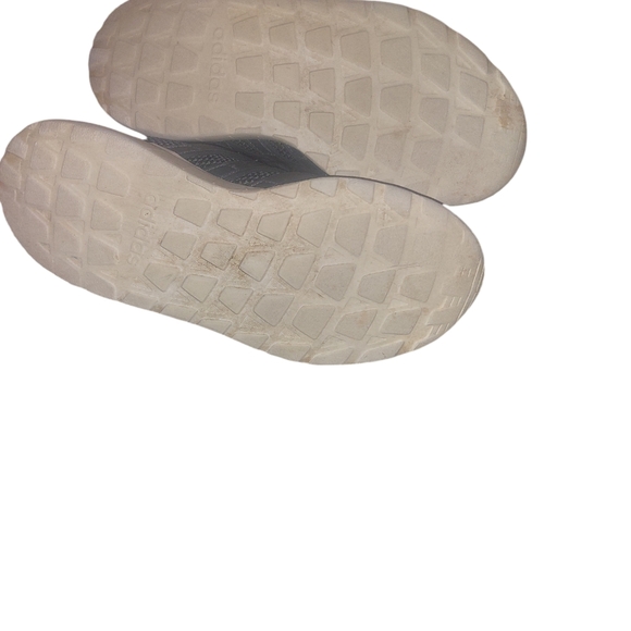 Adidas Questar Flow sneakers.  Size 6 - Picture 4 of 4